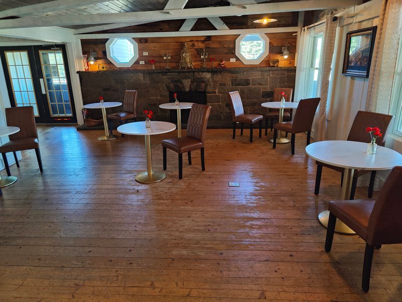 A Rustic, Roomy Hangout