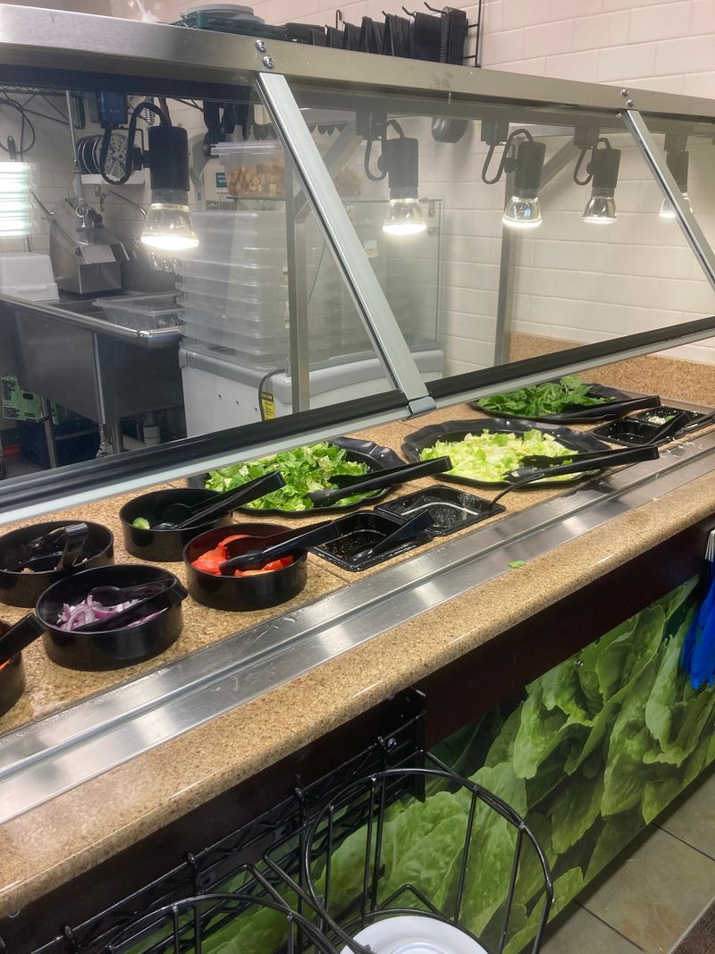 A Salad Bar For The Fresh-Food Crowd A Salad Bar For The Fresh-Food Crowd