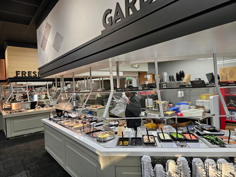 A Salad Bar That Actually Tastes Fresh A Salad Bar That Actually Tastes Fresh
