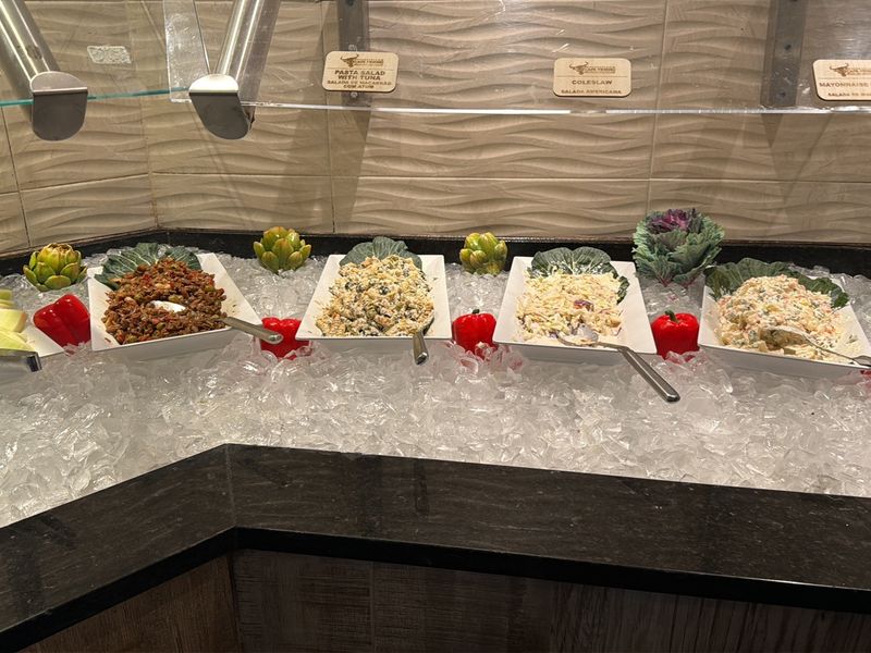 A Salad Bar That Holds Its Own