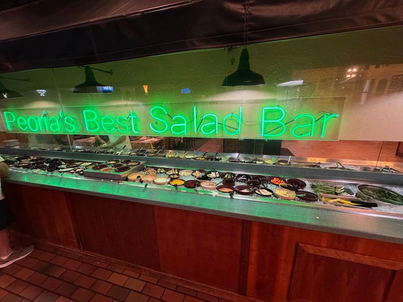 A Salad Bar With Region-Wide Fame