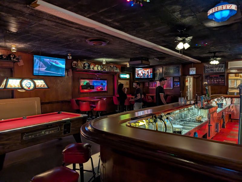 A Separated Lounge With A Pool Table And Big-Party Room A Separated Lounge With A Pool Table And Big-Party Room