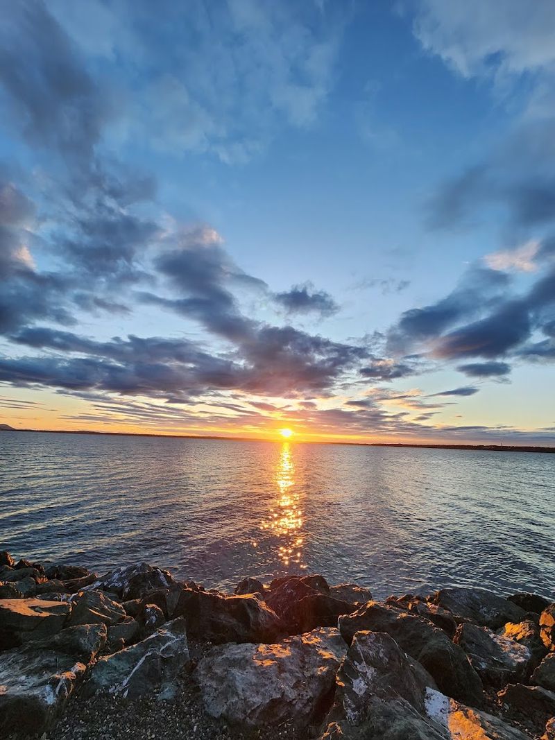 A Setting That Earns Every Second Of Your Attention