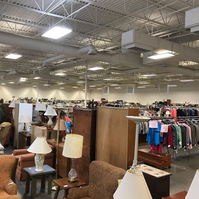 A Shopping Space That Earns The Word Massive
