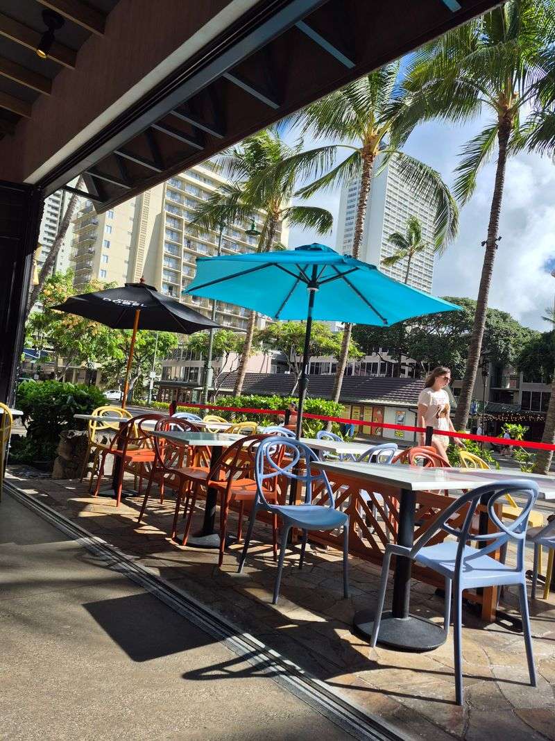 Ambiance That Feels Like Waikiki Without Trying