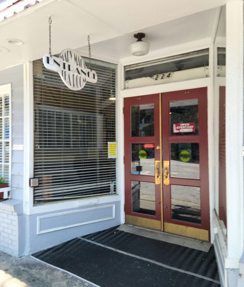 Decor, Ambiance, and Setting