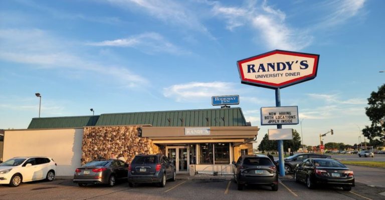 A Simple Michigan Diner That Has The Whole State Coming Back