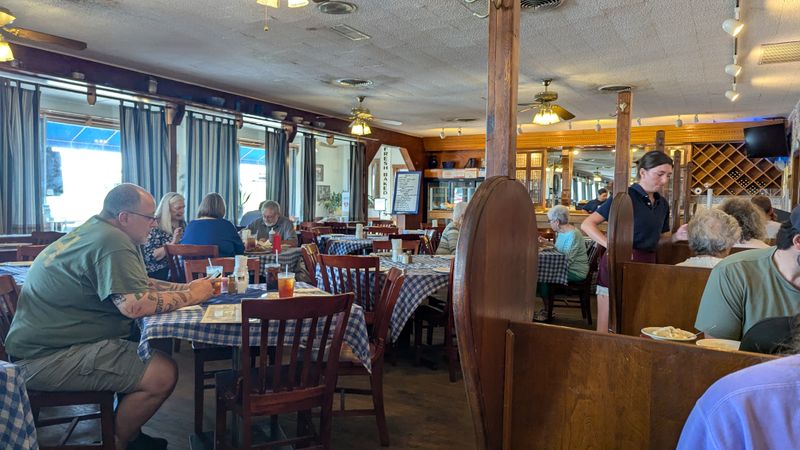 Decor, Ambiance, And The Small-Town Glow