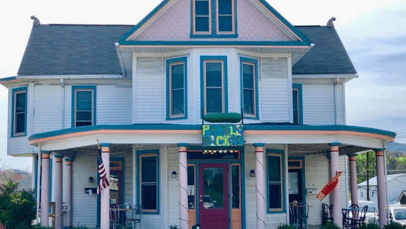 The Hours and Location Make It a Perfect Midweek Treat