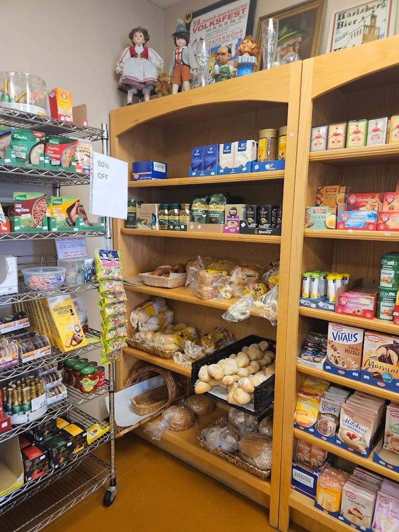 A Small Market That Turns A Meal Into A Discovery