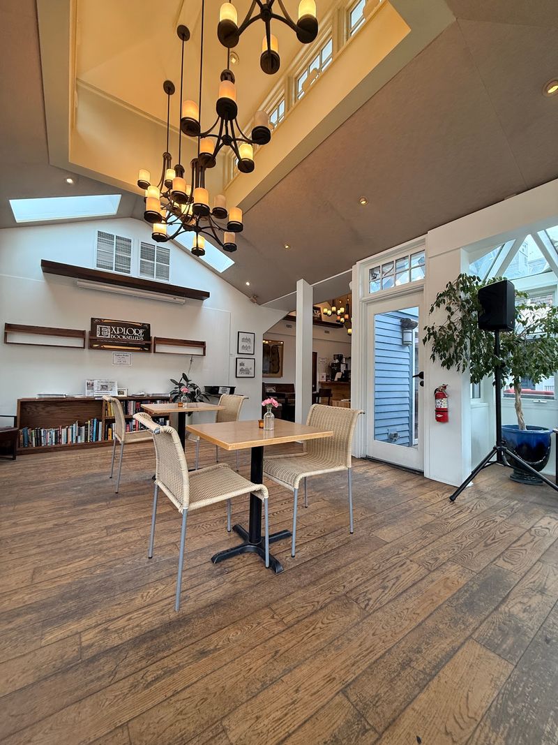 A Smart Pause For Solo Visitors And Professionals
