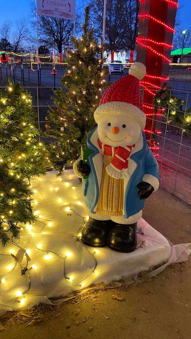 A Snowman Welcome Adds To The Holiday Magic
