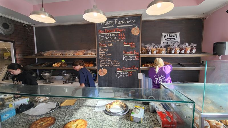 Made-To-Order Filled Donuts Are The Star Of The Show