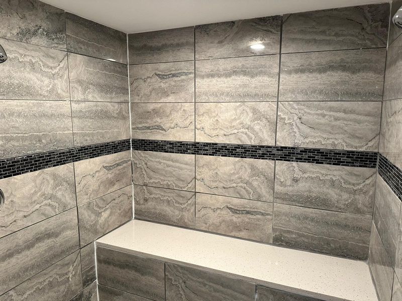 A Spacious Dual-Head Shower A Spacious Dual-Head Shower
