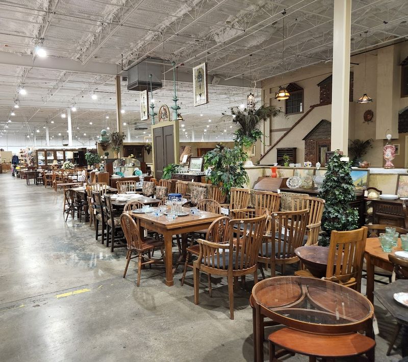 Hundreds Of Vendor Booths 