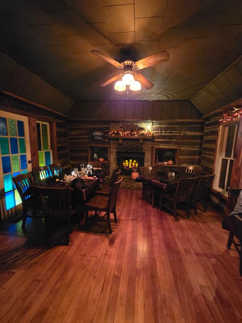 A Rustic Cabin Setting That Feels Timeless