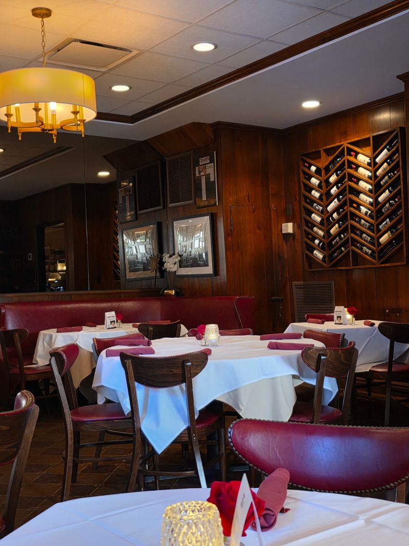 Decor, Ambiance, And First Impressions