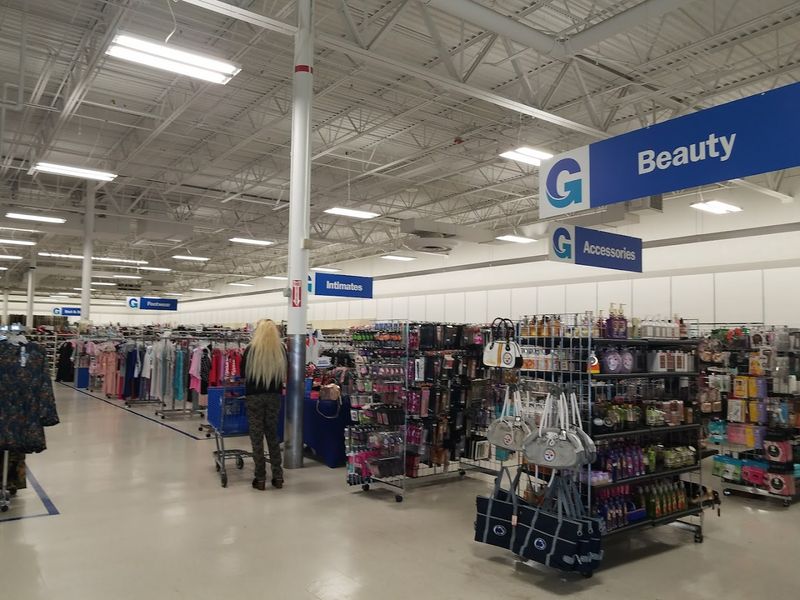 Mixed Reviews on Customer Service and Staff