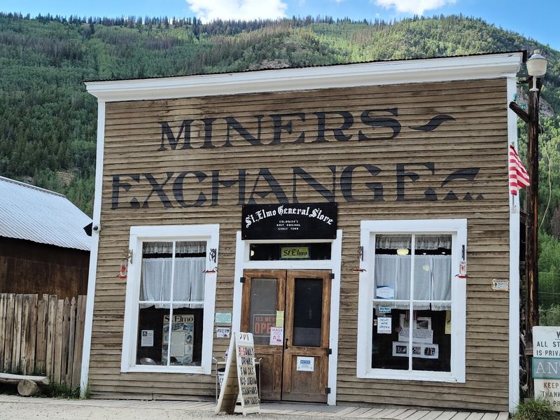 A Store That Explains Itself Quickly