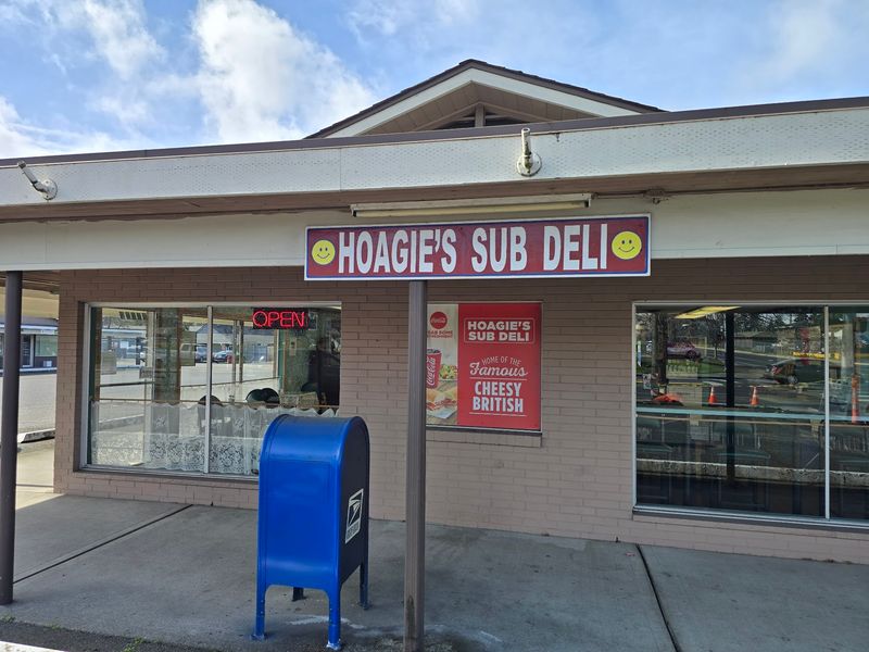 A Storefront That Keeps Things Refreshingly Humble A Storefront That Keeps Things Refreshingly Humble