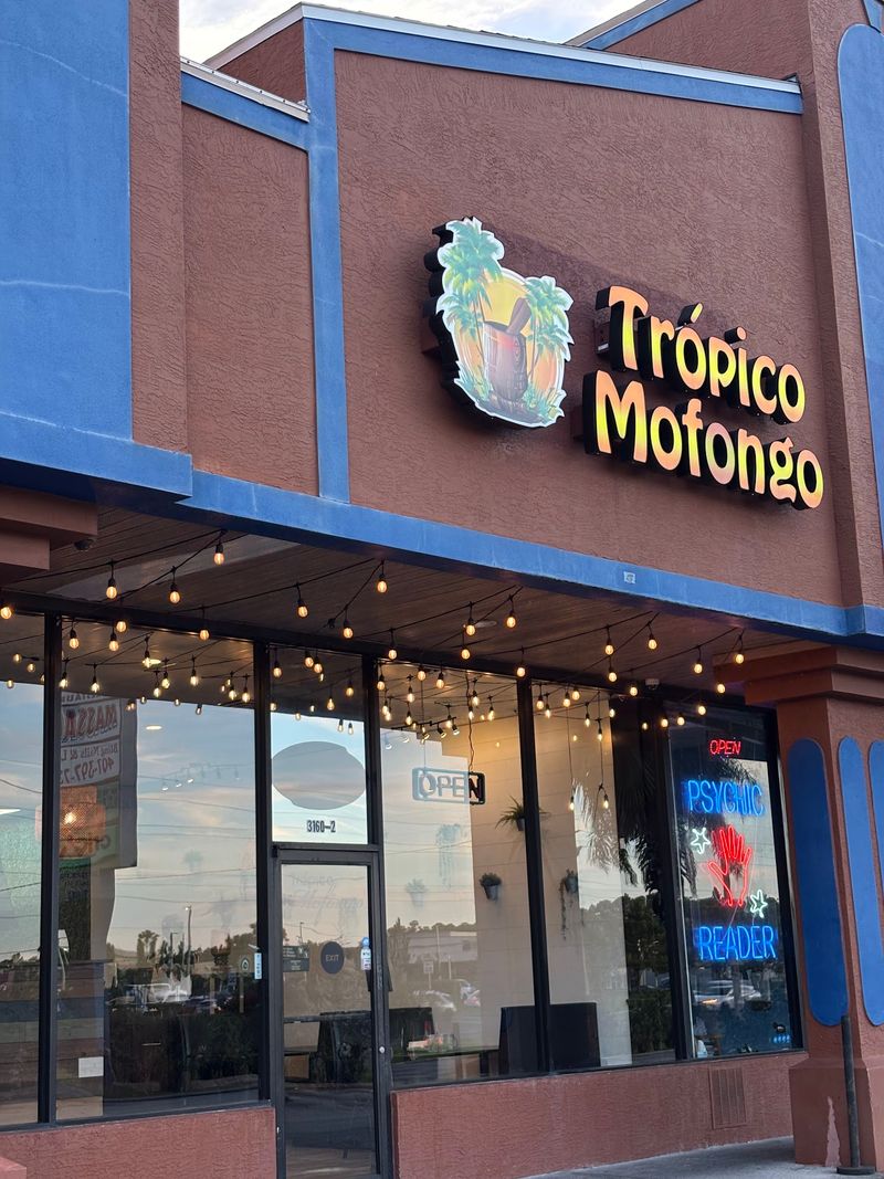 A Strip Mall Spot With A Big Island Heart A Strip Mall Spot With A Big Island Heart