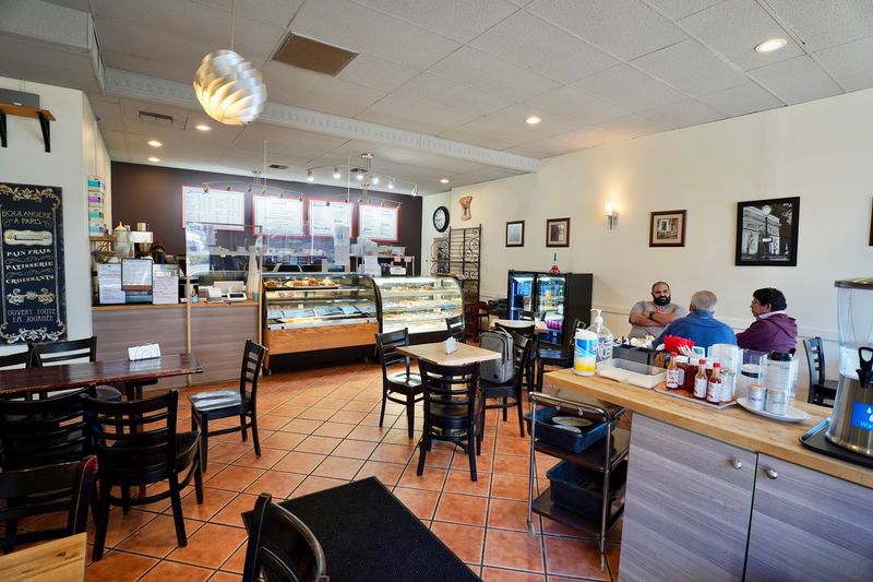 A Sunny Cafe Built For Lingering