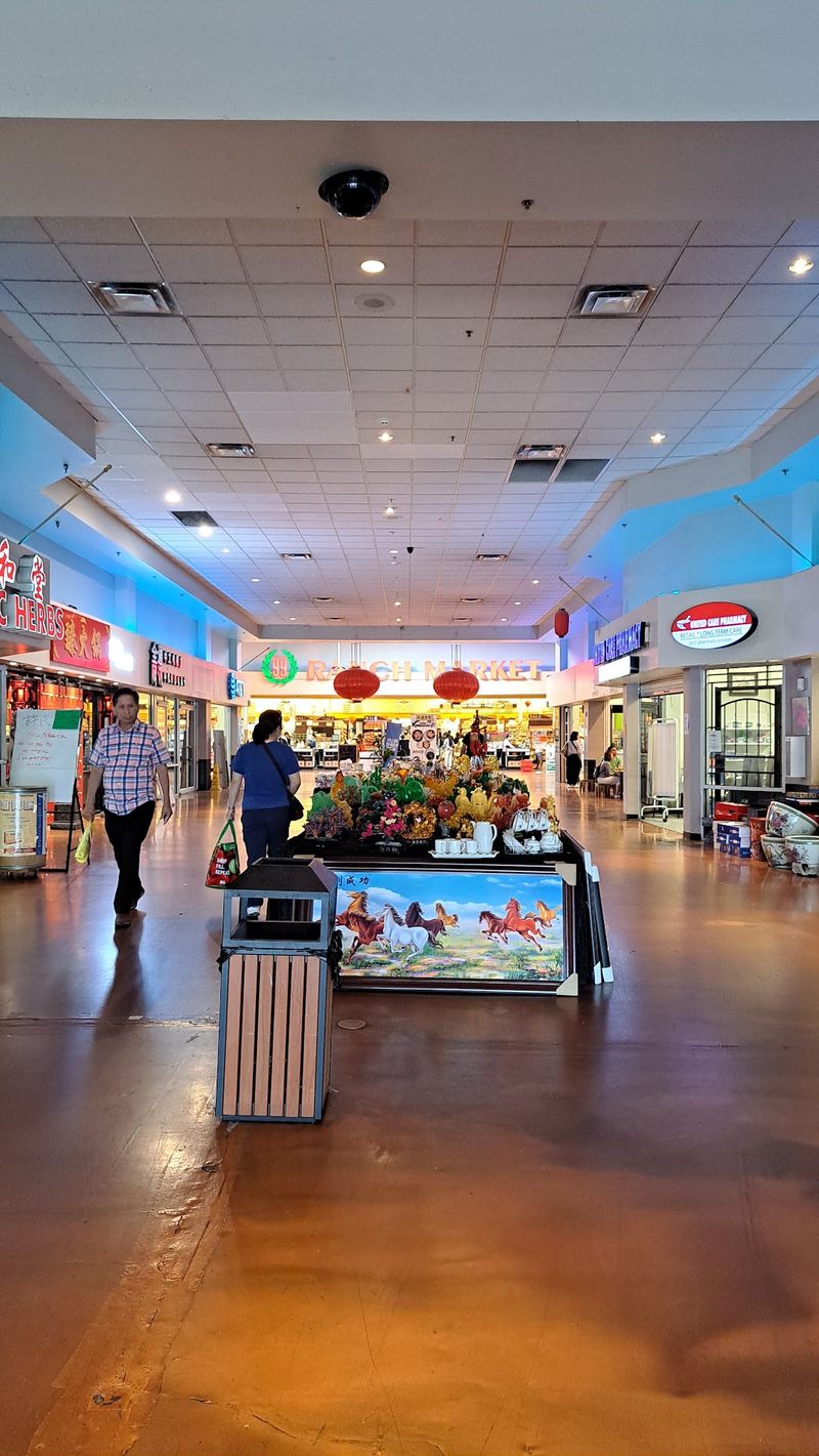 A Supermarket That Doubles as a Food Hall