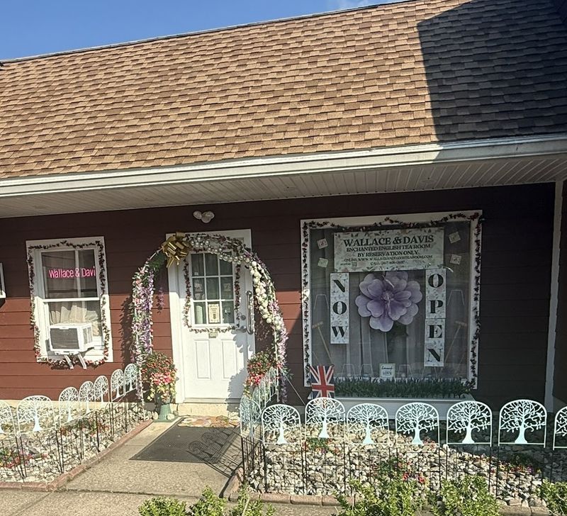Wallace & Davis Enchanted English Tea Room, Lahaska