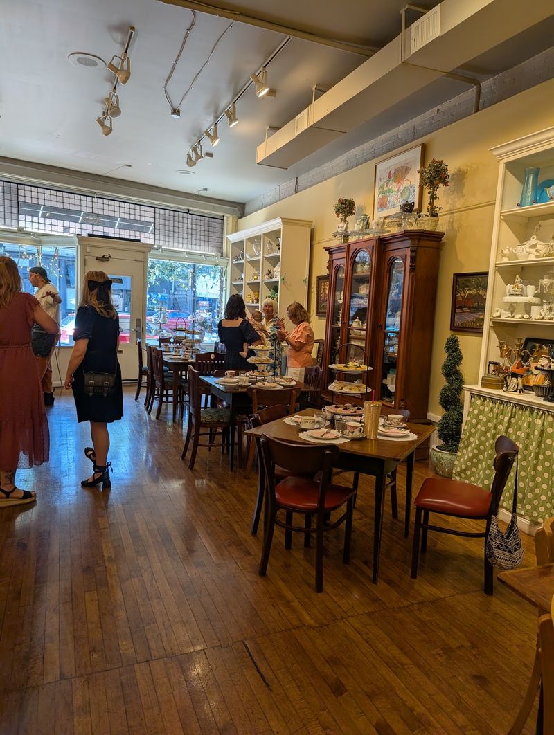 A Teapot-Filled Welcome In Cincinnati