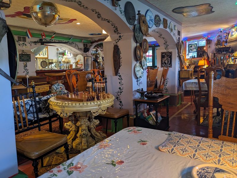 A Three-Table Wonder With Big Personality A Three-Table Wonder With Big Personality