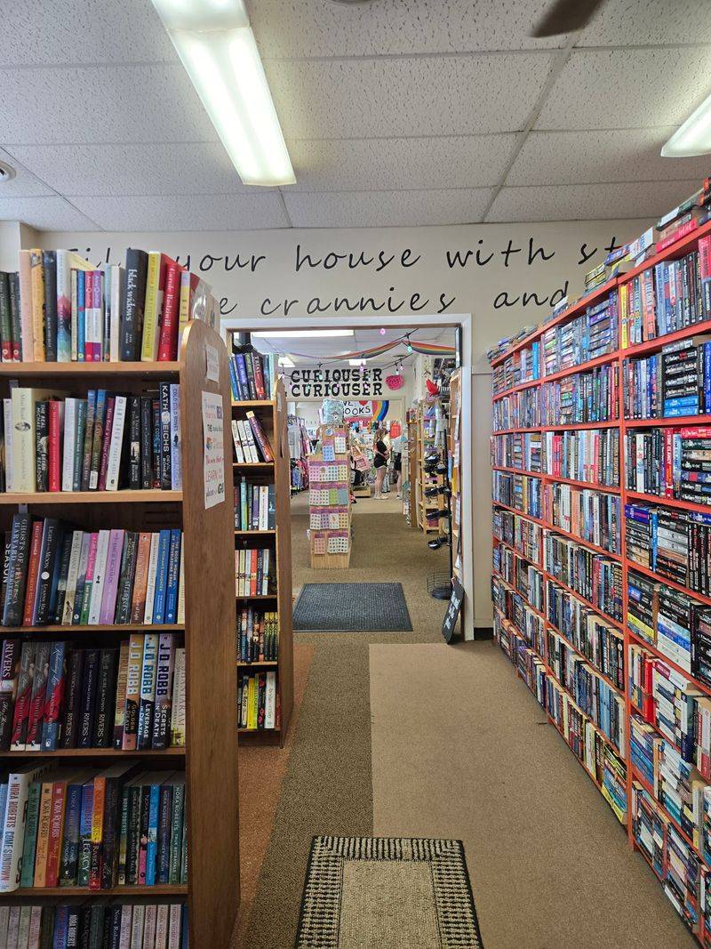 Shelves That Shape Shift With Your Curiosity