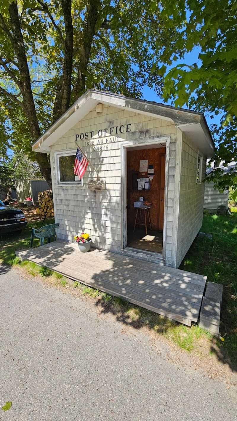 A Tiny Community Past The Waves
