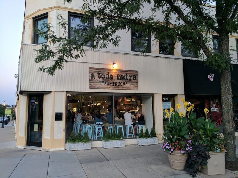 A Toda Madre, Glen Ellyn