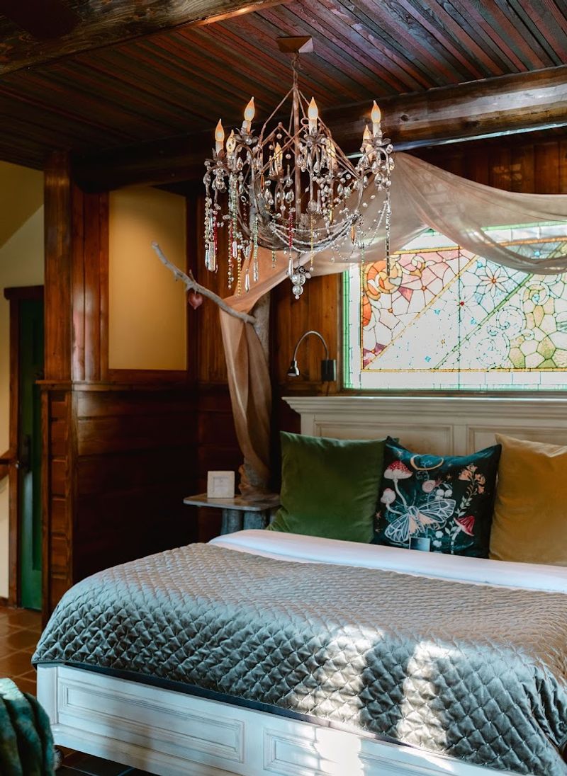 A Treehouse That Rewrites What Luxury Means