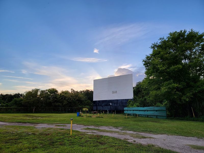 A True Old-School Drive-In That Still Runs Strong A True Old-School Drive-In That Still Runs Strong