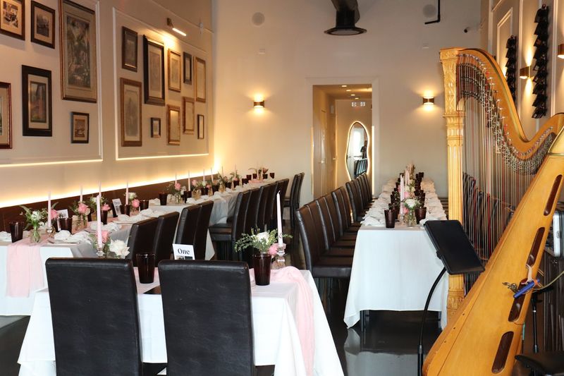 A Vibe That Channels Old Chicago Elegance