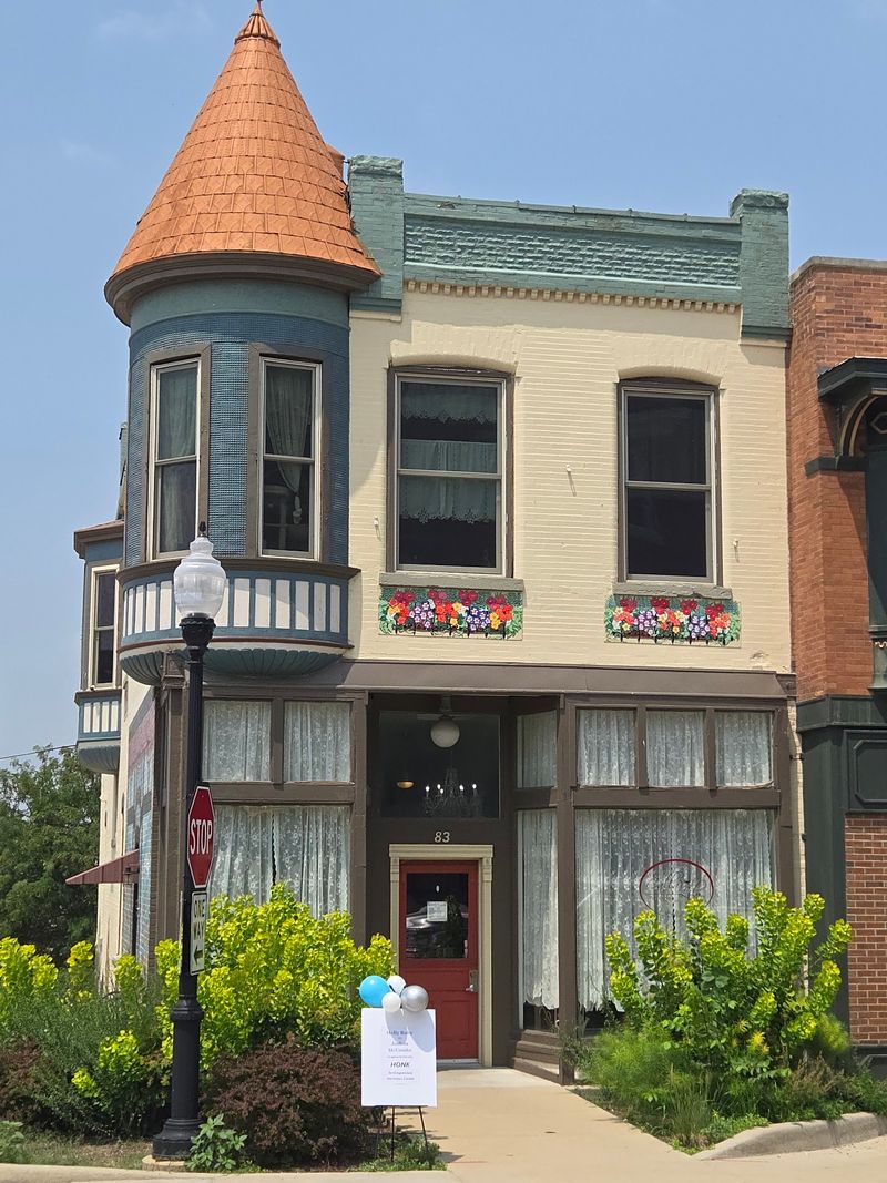 A Victorian Tea Room On Aurora's South LaSalle Street