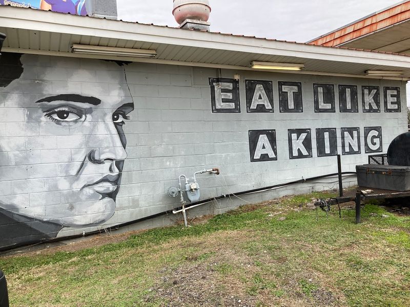 A Vintage Gas Station That Became A Culinary Landmark A Vintage Gas Station That Became A Culinary Landmark