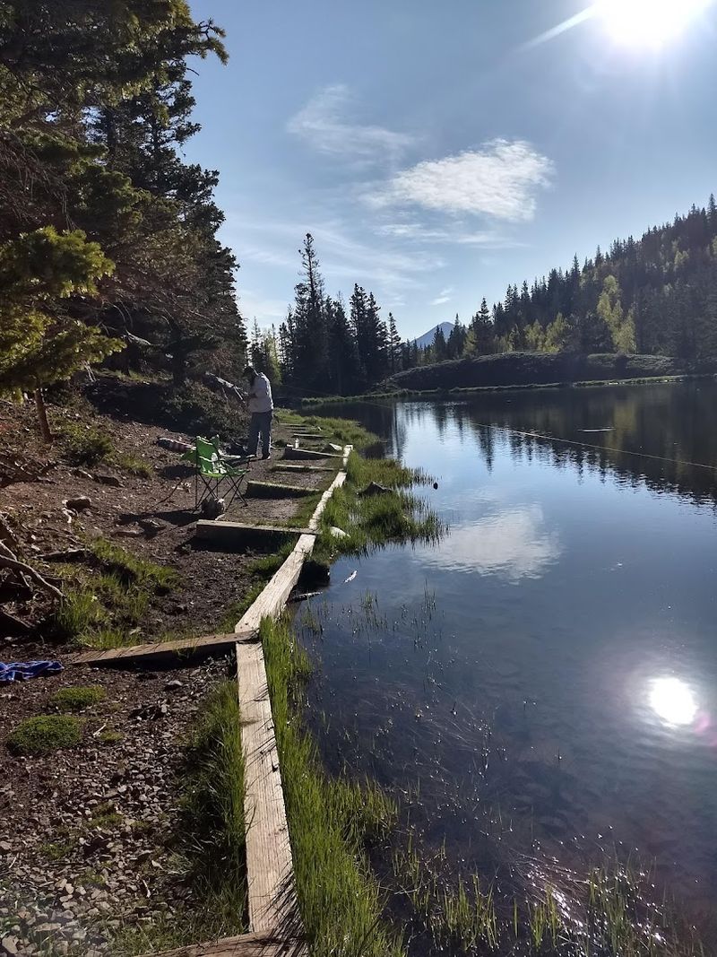 A Walk That Connects Lakes