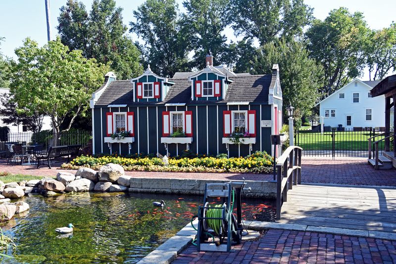  A Walk Through 21 Buildings Of History