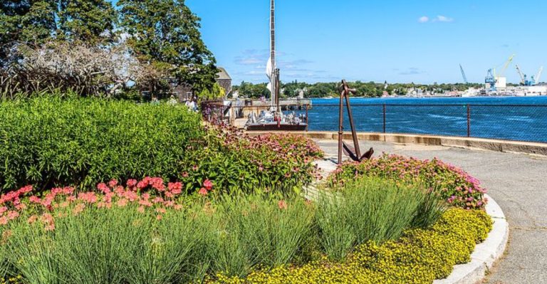 A Walk Through This New Hampshire Seaport Feels Like Stepping Into Early America
