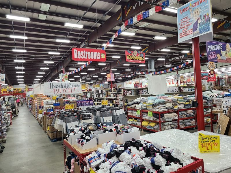 A Warehouse-Sized Store That Means Business A Warehouse-Sized Store That Means Business