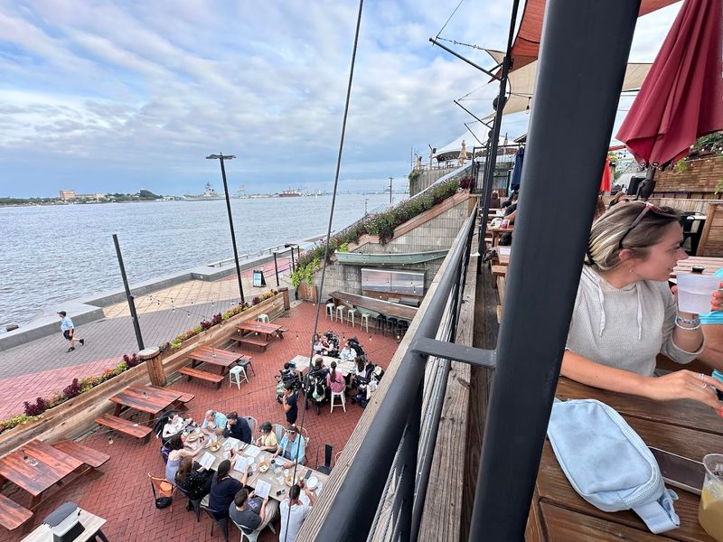 A Waterfront Location That Speaks For Itself A Waterfront Location That Speaks For Itself
