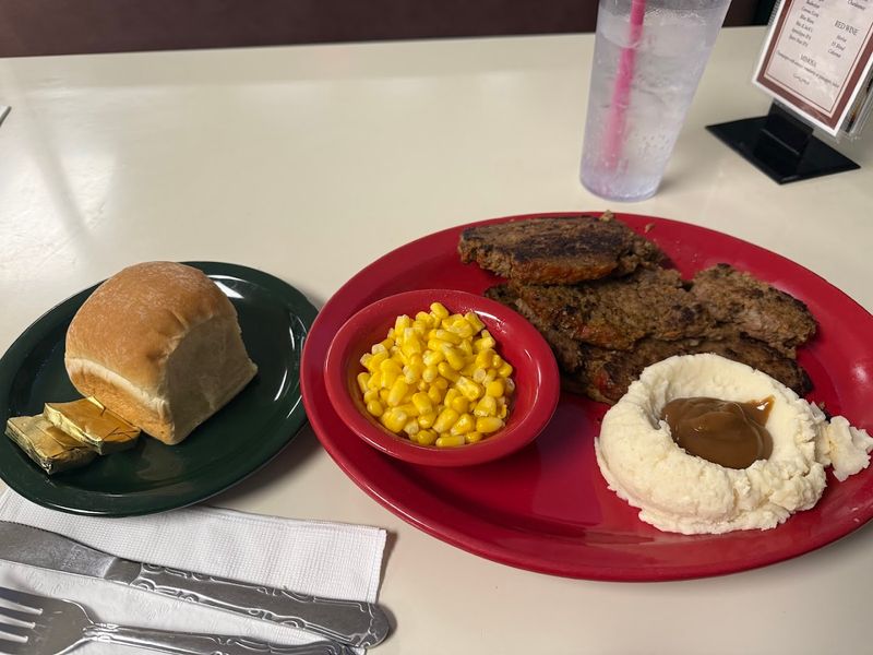 Why This Unfussy Diner Belongs On Every Washington Food List