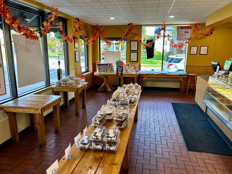 National Bakery & Deli (16th St Milwaukee)