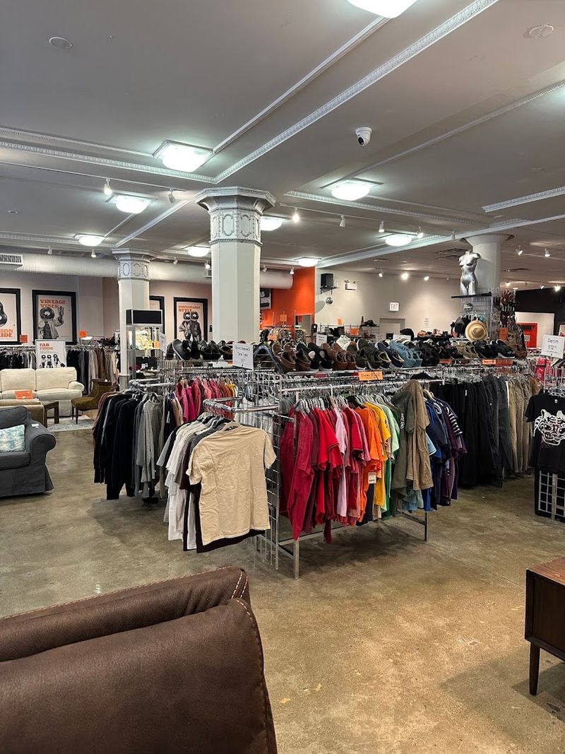 A clothing floor that keeps people coming back