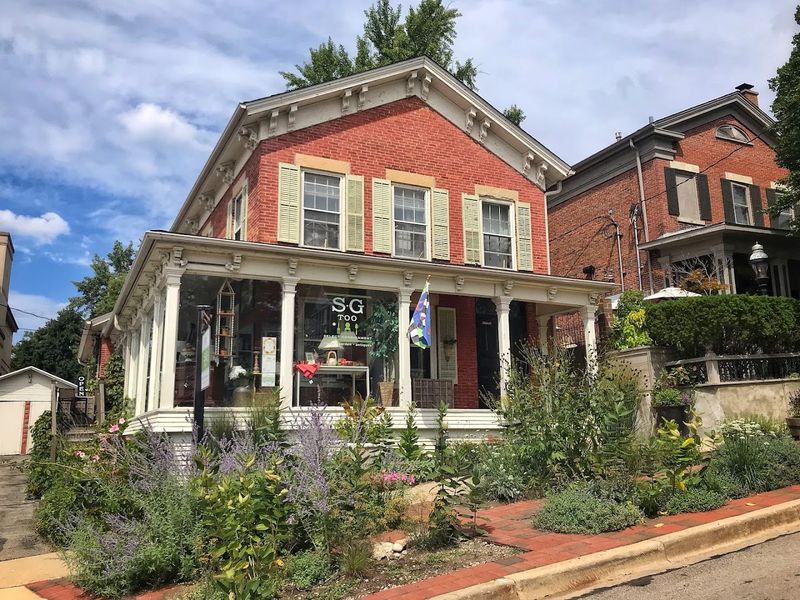 A downtown St. Charles hideaway