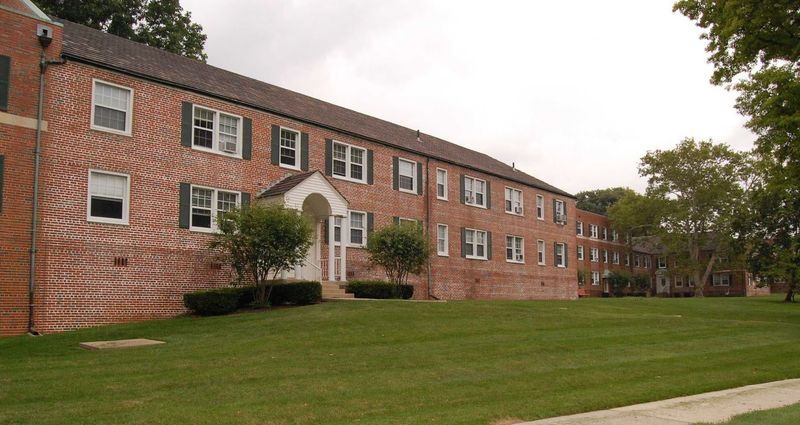 Olentangy Village Bowling Center — Columbus (Clintonville)