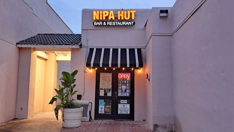 Nipa Hut Bar & Restaurant – Kissimmee