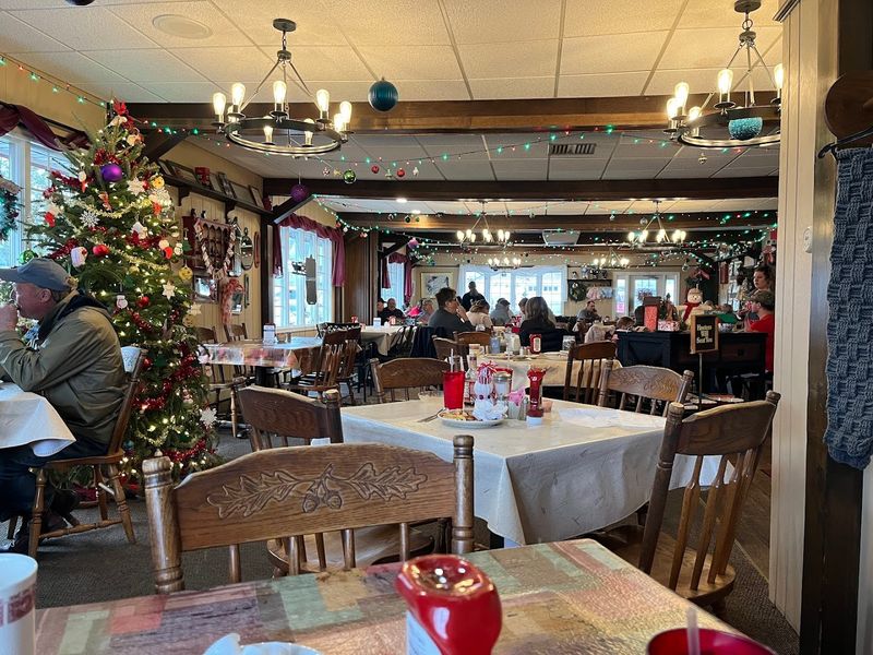 Why Travelers Keep Coming Back To This Pennsylvania Diner